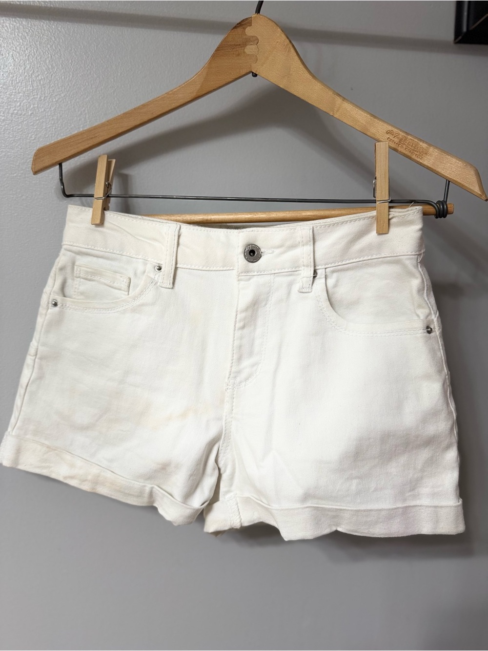 Extra Stretch White Denium Shorts Size S / Fits 25-26”